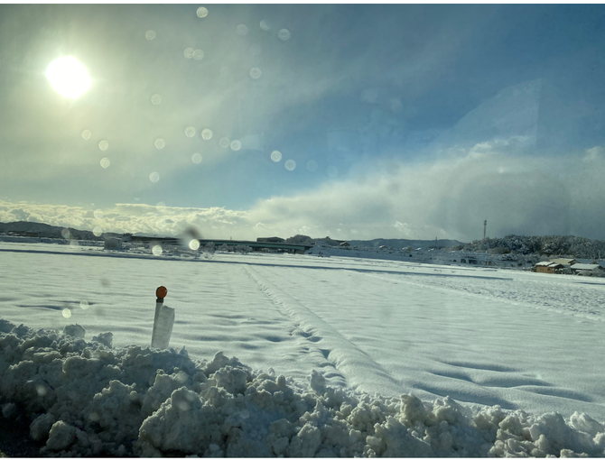 「雪の日の車の運転に気を付けましょう」 アイキャッチ画像